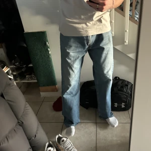 Vintage levis jeans  - Riktigt feta levis straight/bootcut jeans. Jag är 182~  Pris går att diskutera🙂