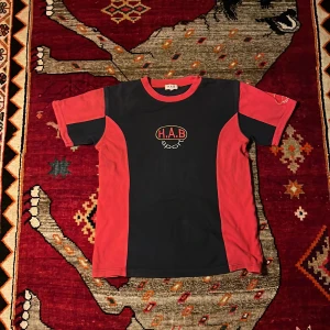 H.A.B sport tischa - Fet t-shirt i lite tjockare material, riktigt najs, får dock inte den användningen den förtjänar💫