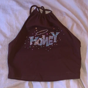 Topp - Säljer denna topp från Shein med rhinestones