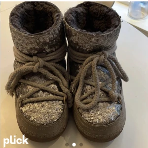 Inkinki  - Säljer mina AS snygga glittriga inunki skor!! Dem är sparsamnt använda, men finns tecken på slitningar💞💞 Lägger ut annonsen igen pga oseriös köpare! Snabb affär!!! 