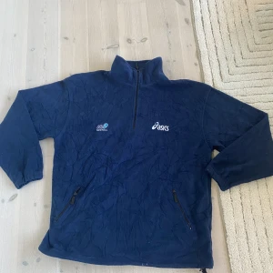 Asics x USC Handball Fleece - Asics x USC Handball 1/4 zip fleece. Sällsynt och bra skick. Storlek L.