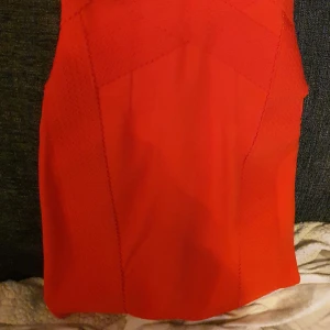 Festklänning  - Festklänning som ser som nya, används ett/två gånger bara