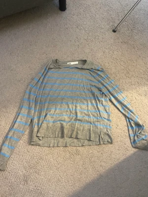  randig trendig tröja💗 - Skön randning tröja i bra skick! Storlek S