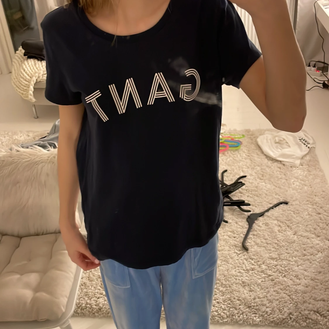 Mörkblå t-shirt me vit gamet tryck - 90