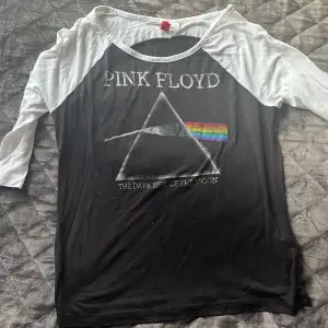 Super cool Pink Floyd tröja men använder den aldrig. Pris kan diskuteras