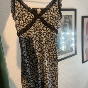 Klänning  - Jättebra skick då jag inte använt den så mycket. Skriv för fler bilder! 