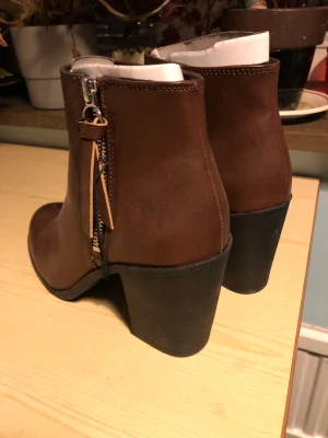 Brand new womens vintage boots - Brand new size 39, brown. Only pick up in Axelsberg.