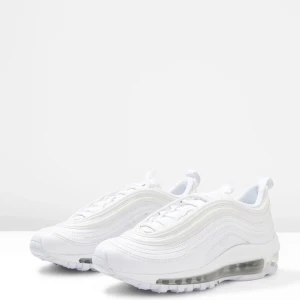 Nike air max 97 white.  - Lite använda men ser fräscha ut.  Kan skicka bild om det önskas!   Kan även posta men du står för frakten. Storlek 38!