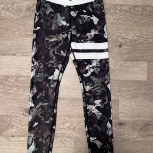 Stronger tights strl S Nyskick - Stronger tights strl S i nyskick