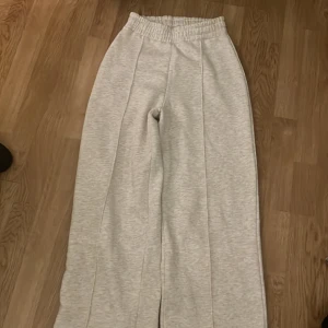 Mysbyxor  - Helt oanvända, Säljer dessa pga dom är för långa för mig.  Dessa byxor är långa och lite utsvängda i slutet! ♡