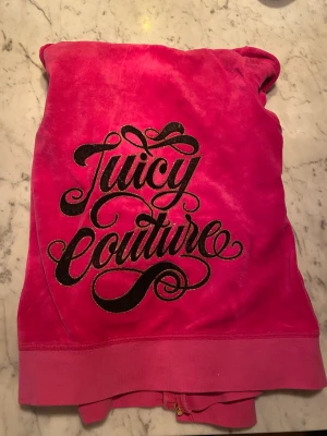 Vintage juicy tröja  - Säljer min juicy jacka då den inte är min stil längre💕