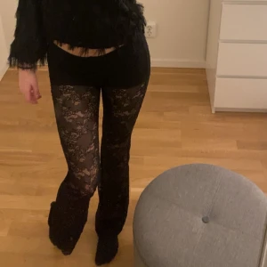 spetsbyxor - Snygga svarta spetsbyxor från Zara, använda några gånger men fint skick!🩷