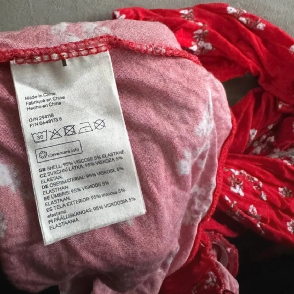 Röd blommig topp från H&M  - 91