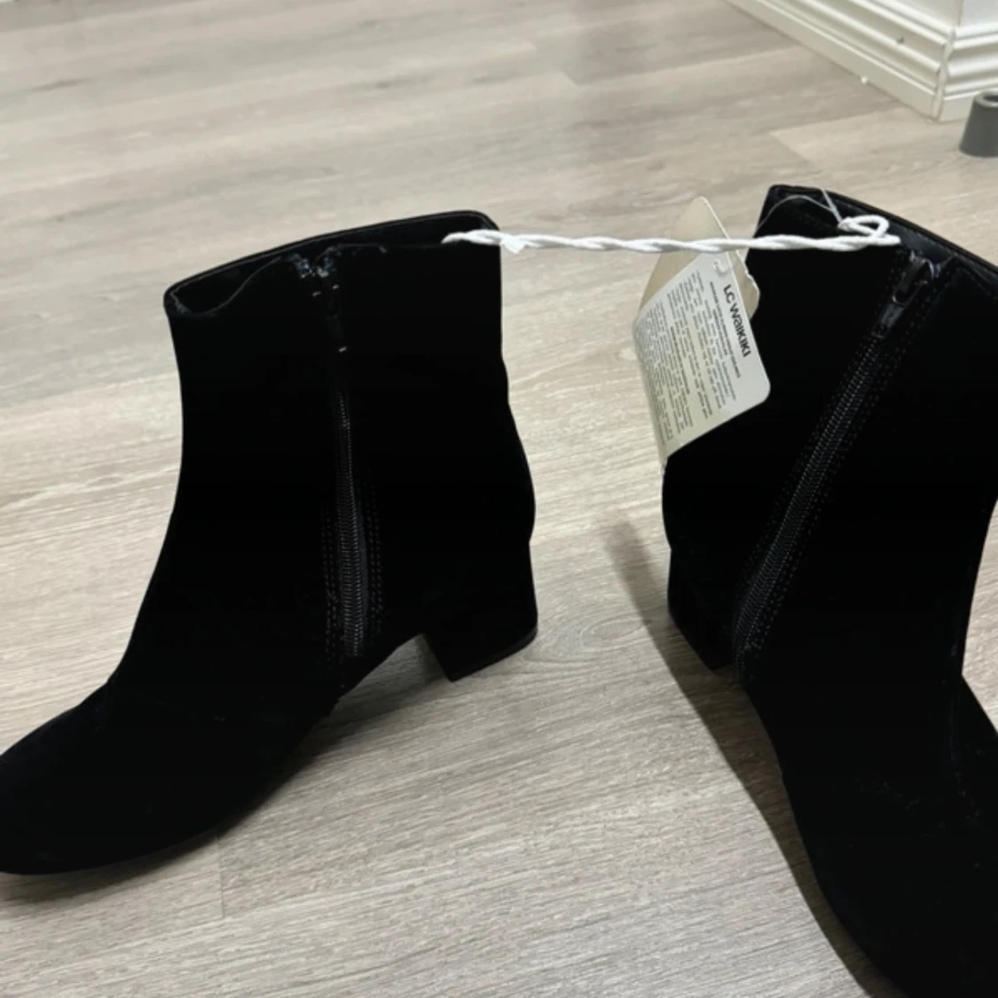 Svarta boots med blommigt broderi - 92