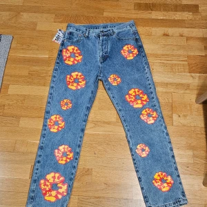 Offset x Denim tears Blå jeans - Straight fit blå jeans storlek L (W 32)