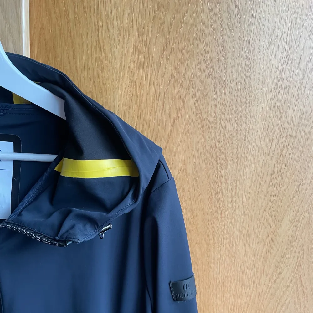 Windbreaker från italienska hetregó - Size 50 passar s/m - Nypris ca 5000. Takit.