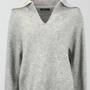 Grå stickad tröja  - Säljer min mysiga stickade tröja då den inte kommer till användning längre