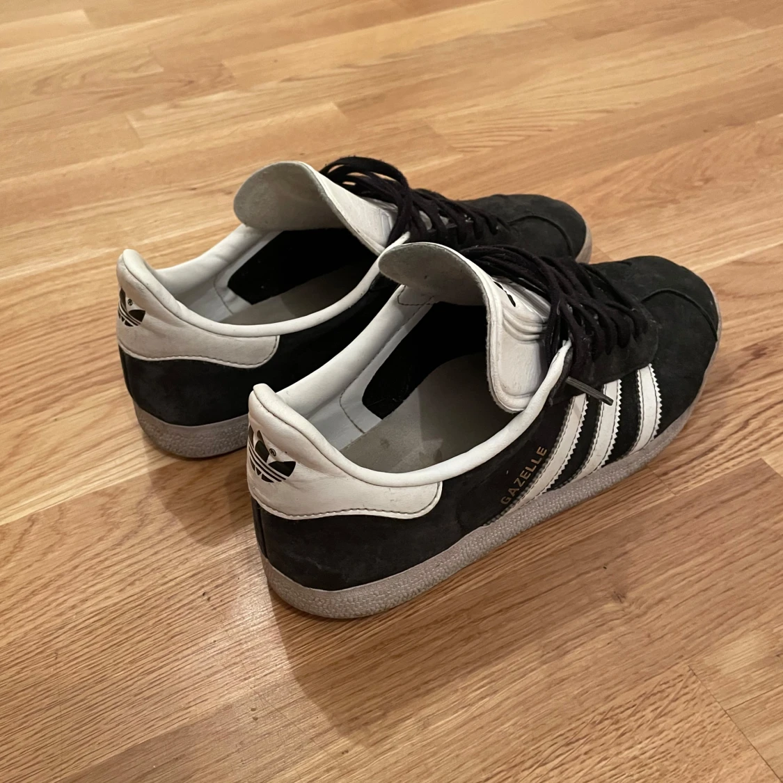 Svarta Adidas Gazelle sneakers - 90