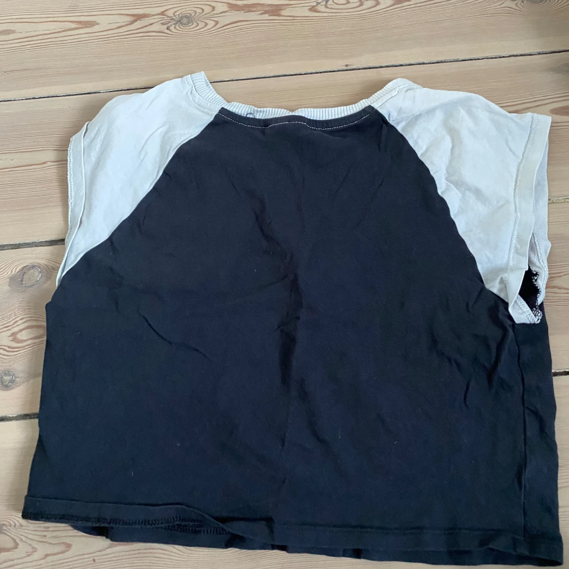 Svart och vit crop top från H&M - 90