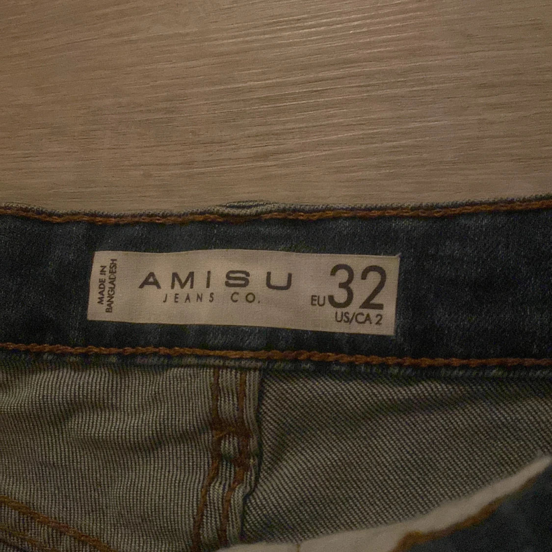 Jeansshorts med spetsdetaljer från Amisu - 90