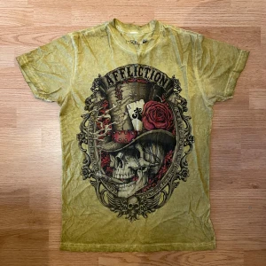 Affliction T-shirt  - !skicka bud för snabb affär! Fet Affliction T-shirt, storlek S i super bra skick. Skriv om ni undrar någonting 📲💯🎄