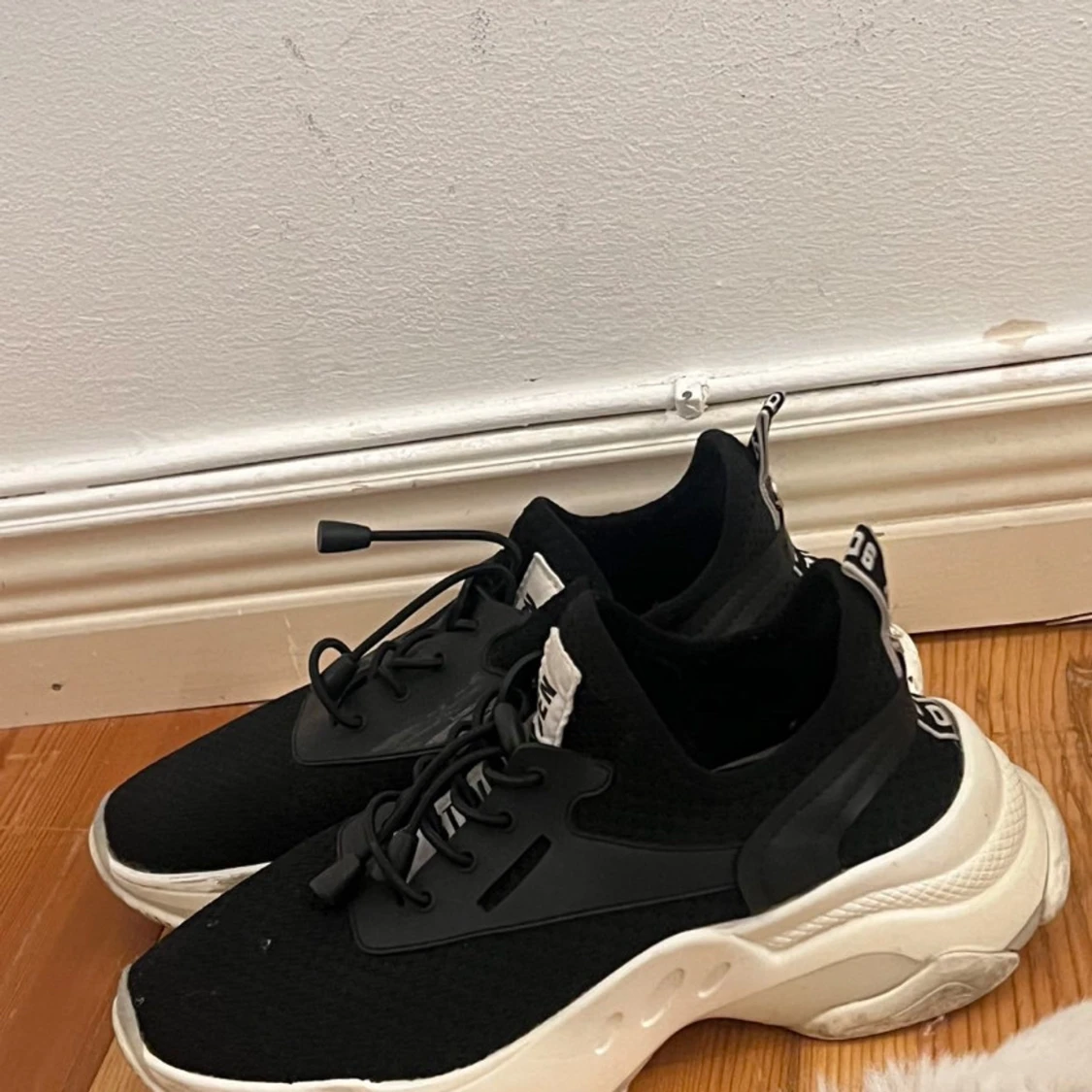 Svarta sneakers från Steve Madden - 90