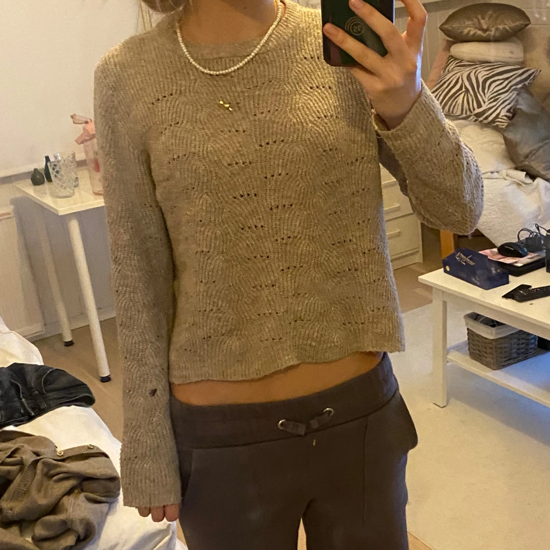 Beige stickad tröja - 90