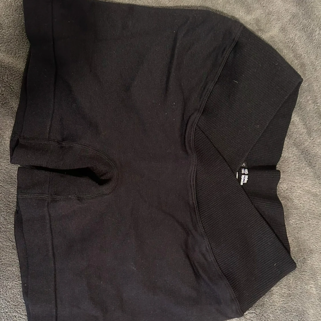 Svarta gymshorts med V-formad midja - 90