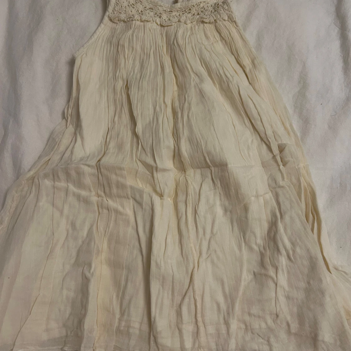 Gul/begie klänning från Pomp de Lux