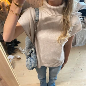 Beige stickad polotröja - SUPER snygg polotröja❤️❤️