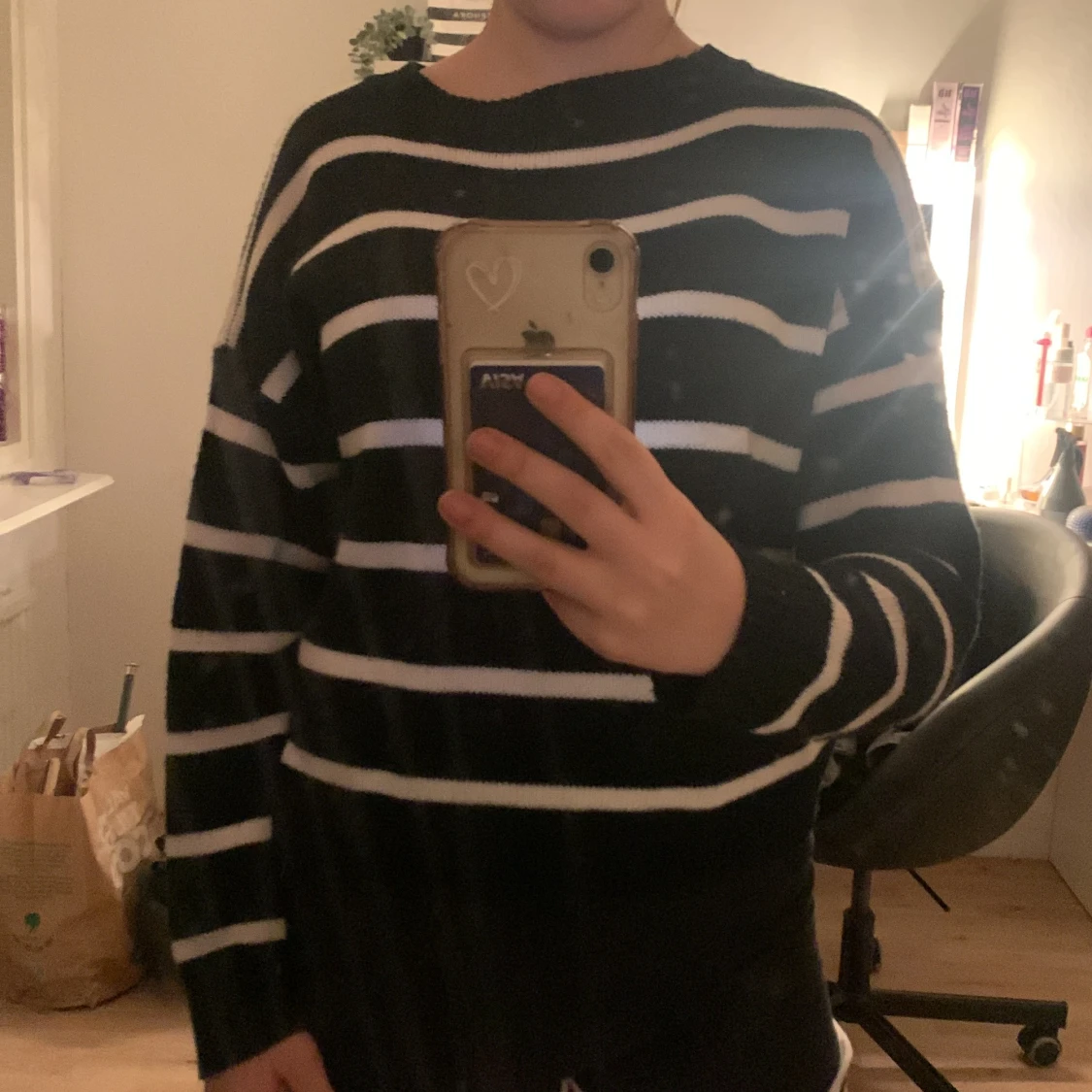 Svart och vit randig tröja