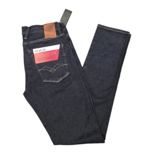 Replay Anbass jeans helt nya - Säljer nu ett par helt nya Replay Hyperflex anbass W32 L34(slim fit), nypris 1800kr mitt pris 799kr, priset kan förstås distukteras!