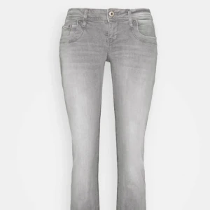 Lbt jeans grå valerie  - Säljer mina snygga Lbt jeans pga av de inte kmr till användning. Inga defekter de har endast använts ett fåtal gånger. Storlek W31, L30💕