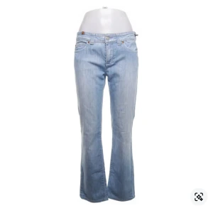 Ljusblå bootcut jeans från Notify - jättesnygga ljusblå jeans från notify, köpte på sellpy!! jättefint skick, skriv vid frågor! 💘💘