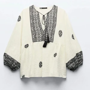 Zara blus - Säljer denna superfina blus från zara, använd 1 gång💓