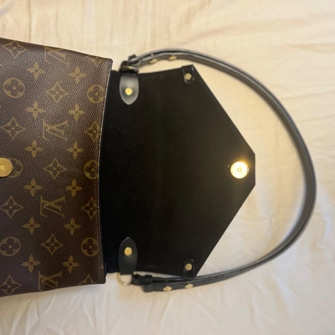 Monogram axelväska från Louis Vuitton - 91