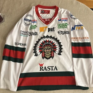 Frölunda tröja - Säljer en vit hockeytröja från Frölunda. Säsongen 2020-2021