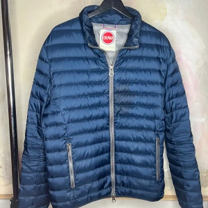 Colmar jacka  - Colmar jacka | Skick: 9/10 Storlek: Medium | Nypris: ca 3000kr | Pris: 1299kr| Auenticitet garanterad & 14 Dagars returrätt | Hör av dig vid minsta fråga eller fundering✍️