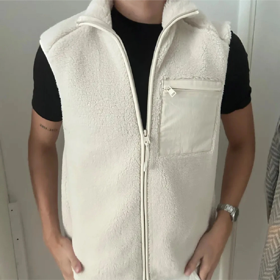 Beige fleeceväst med dragkedja