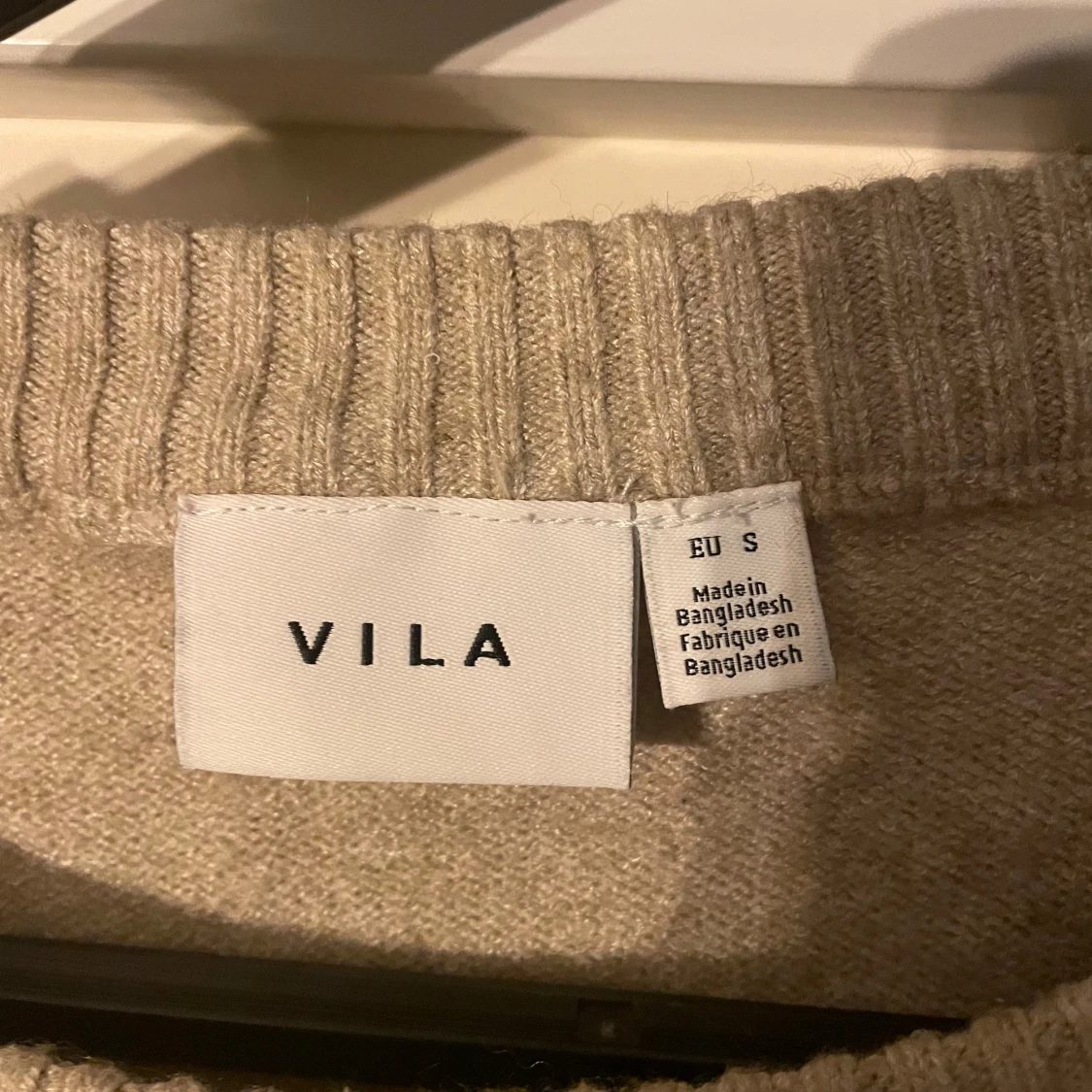 Beige stickad tröja från Vila - 90