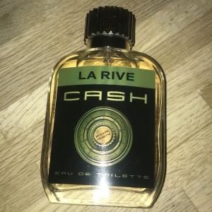 La rive cash eau de toilette - 100ml bra sprut  Doft av vanilj, blommor.