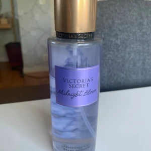 Victoria’s secret mist - Säljer min fragrance mist från Victoria secret i doften midnight bloom. 