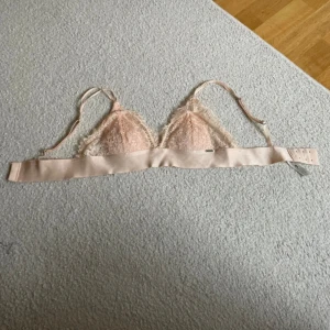 Rosa spets bh - Inte använd  Normal i storleken  