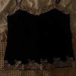 Intimissimi nattlinne - Jag säljer nu mitt nya intimissimi nattlinne. Ny skick. Säljer då den är för stor för mig, storlek S. Bara att skriva vid frågor eller funderingar💝