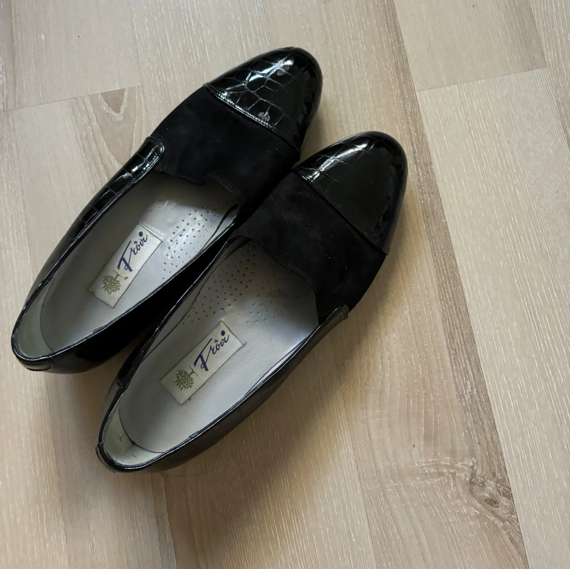 svarta klackskor  - 90