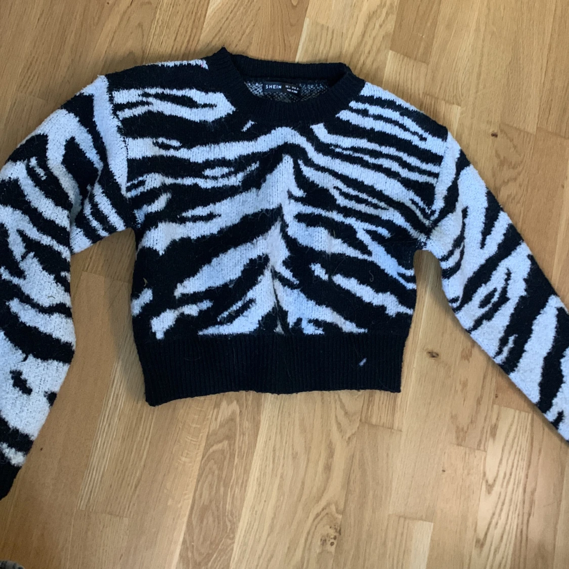 Tjock tröja med zebra mönster