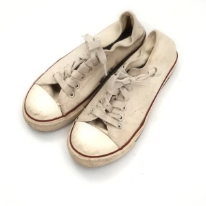 Vita converse - Slitna 