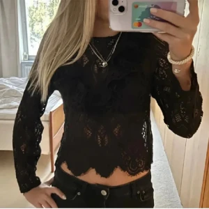 Zara blus  - Säljer min zara blus endast använd fåtal gånger💞