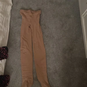  Konståknings strumpbyxor  -  Konståknings strumpbyxor använda minst tre fyra gånger Beige färg kommer från mondoor 