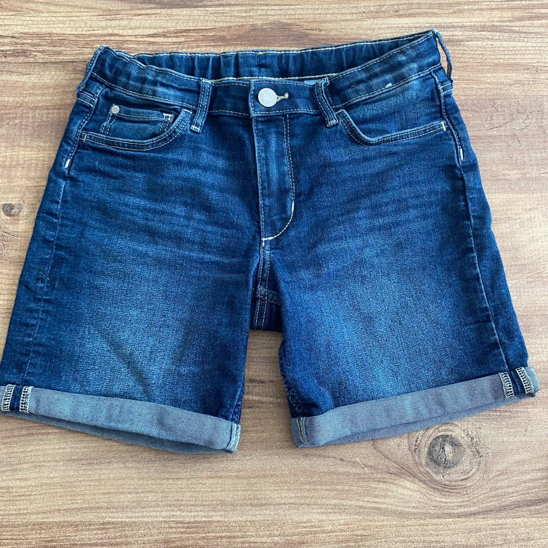 Mörkblå jeansshorts
